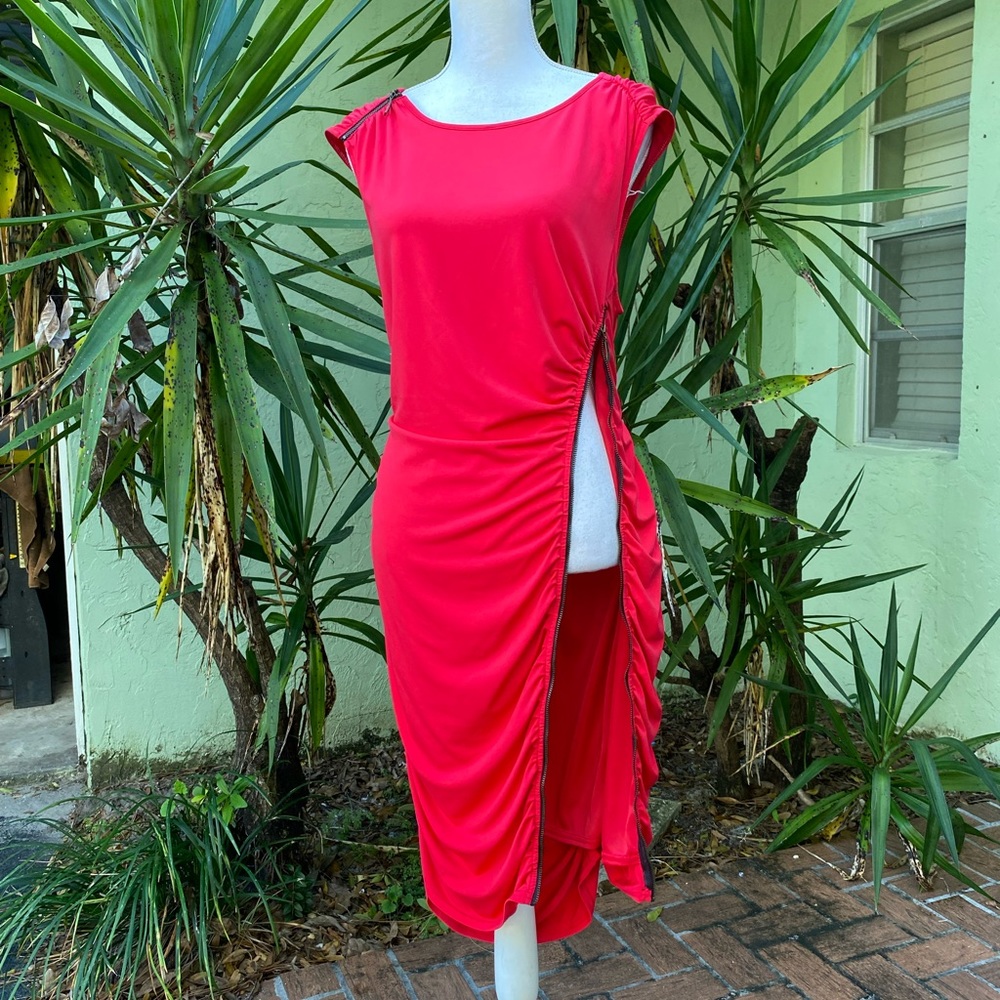 Red side zipper Ruched Dress